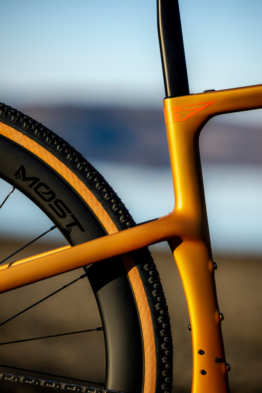 26 PINARELLO GREVIL F5 RIVAL AXS 1 x 13 NAMIB BROWN